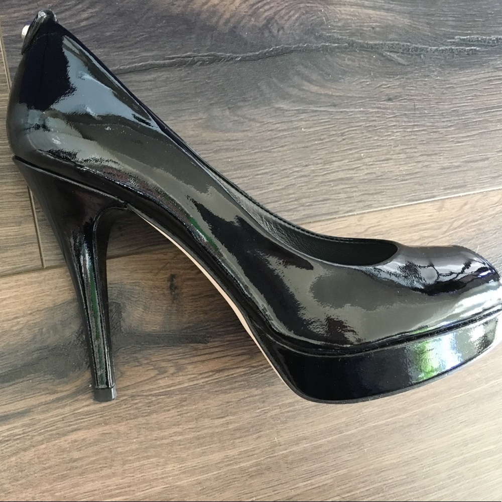 Stuart Weitzman ‘Nulille’ black patent leather platform heels - Size 7.5